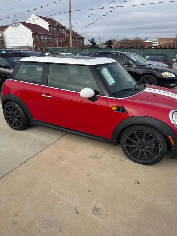 2013 MINI Cooper Image 2
