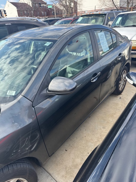 2011 Mazda Mazda3 Image 2