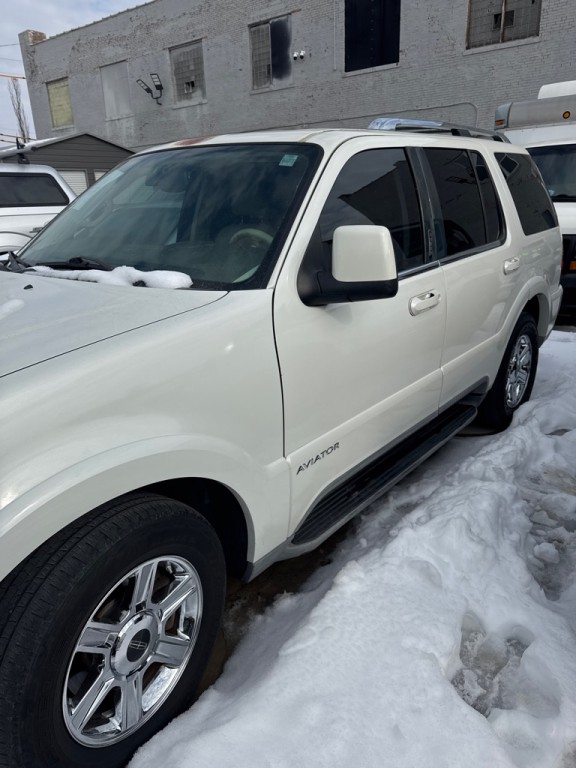 2004 Lincoln Aviator Image 2