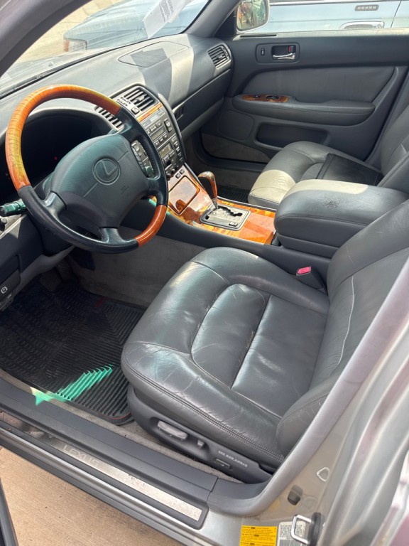 1999 Lexus LS Image 3
