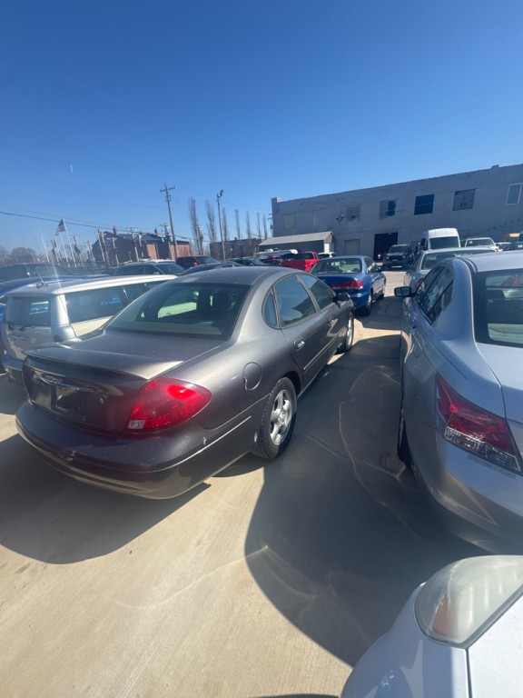 2002 Ford Taurus Image 2