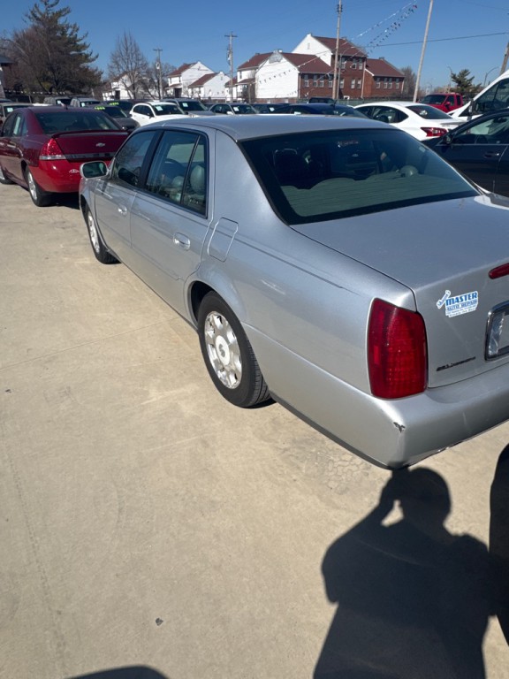 2002 Cadillac DeVille Image 2