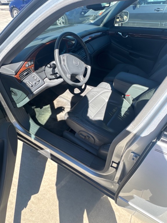 2002 Cadillac DeVille Image 3
