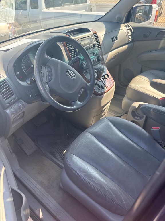 2006 Kia Sedona Image 2
