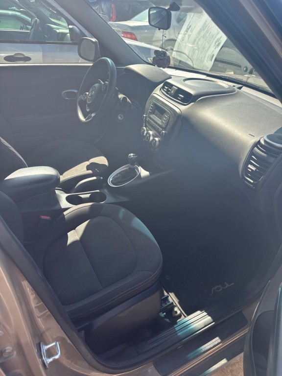 2016 Kia Soul Image 2