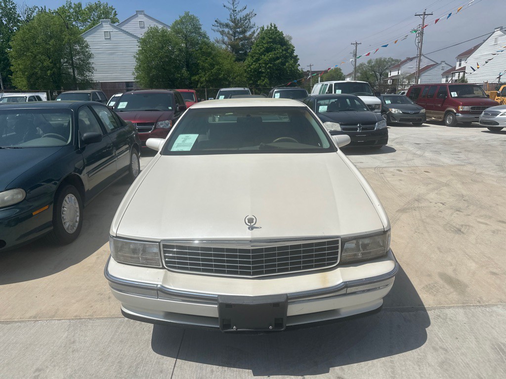 1996 Cadillac DeVille Image 2