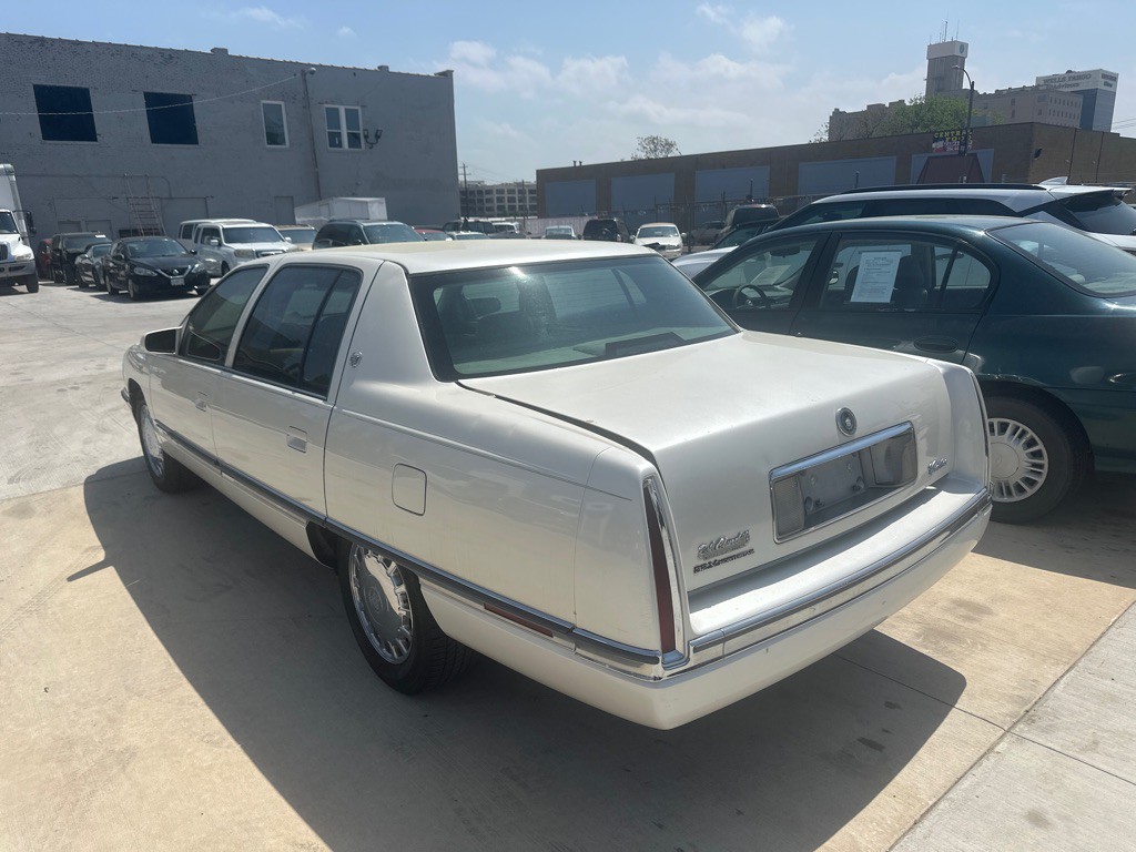 1996 Cadillac DeVille Image 4