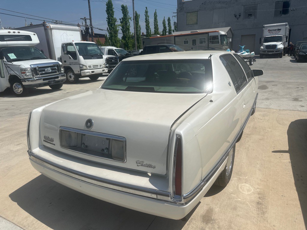 1996 Cadillac DeVille Image 5
