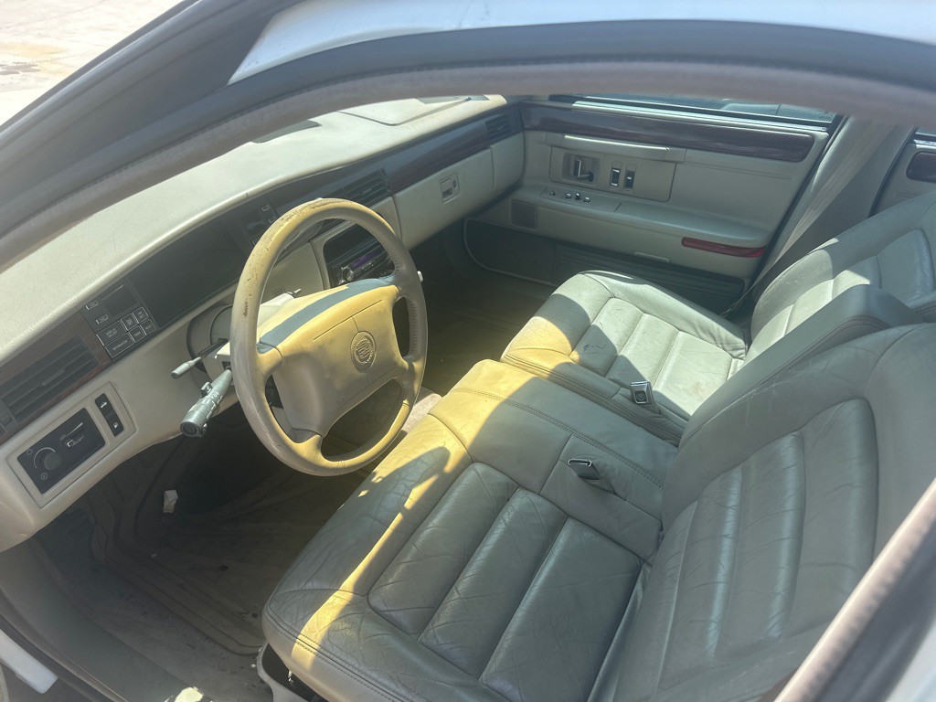 1996 Cadillac DeVille Image 6