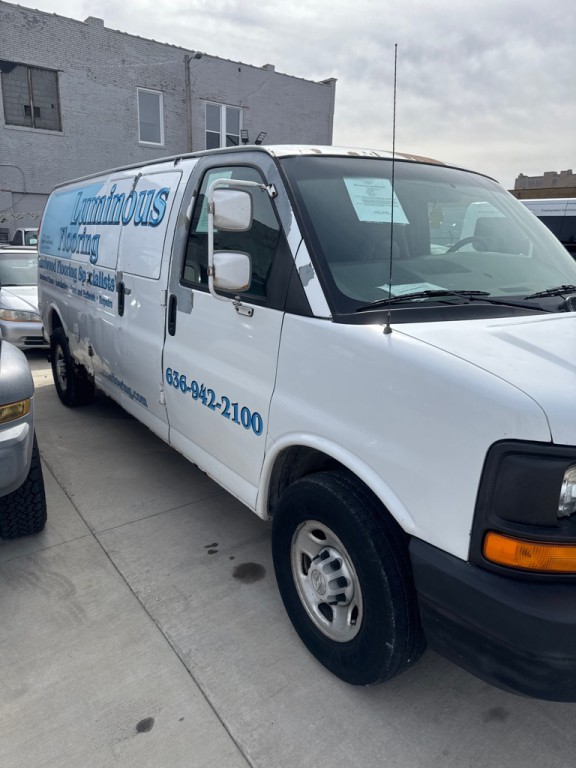 2008 Chevrolet Express Image 2