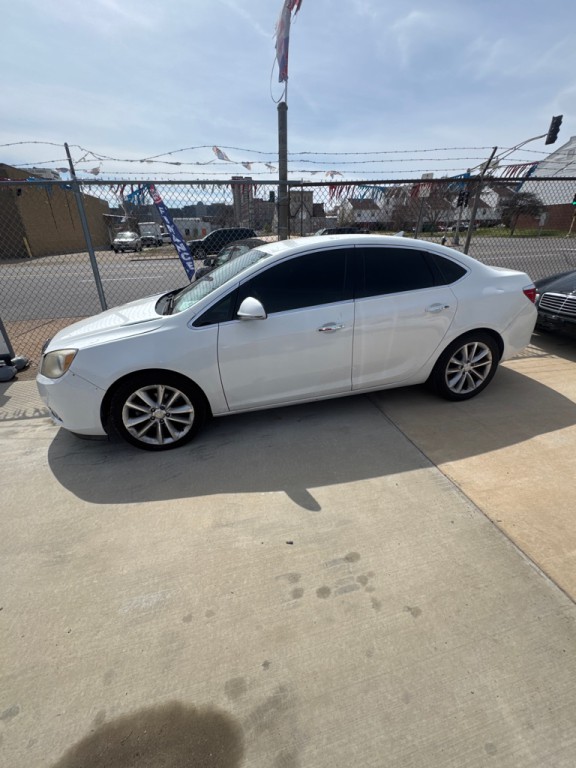 2014 Buick Verano Image 2