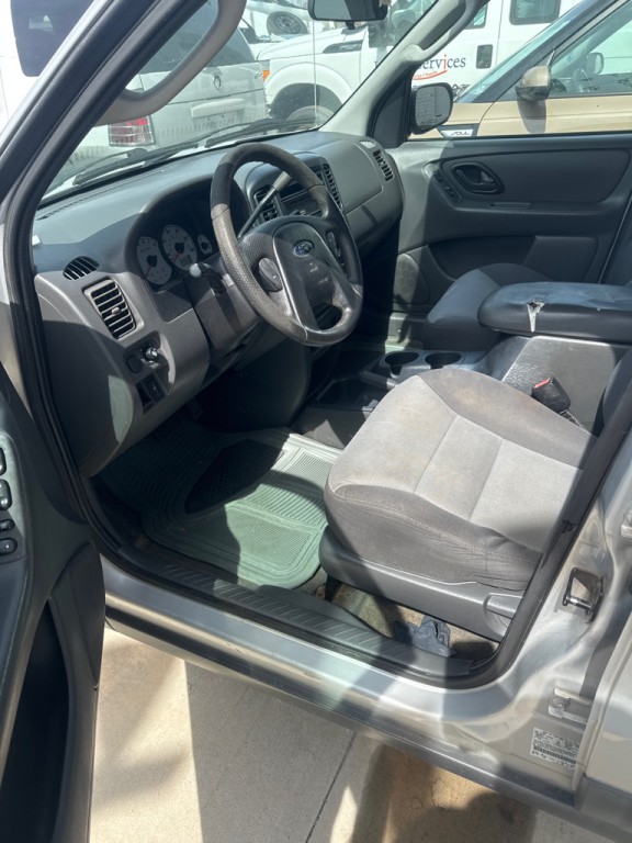 2003 Ford Escape Image 2
