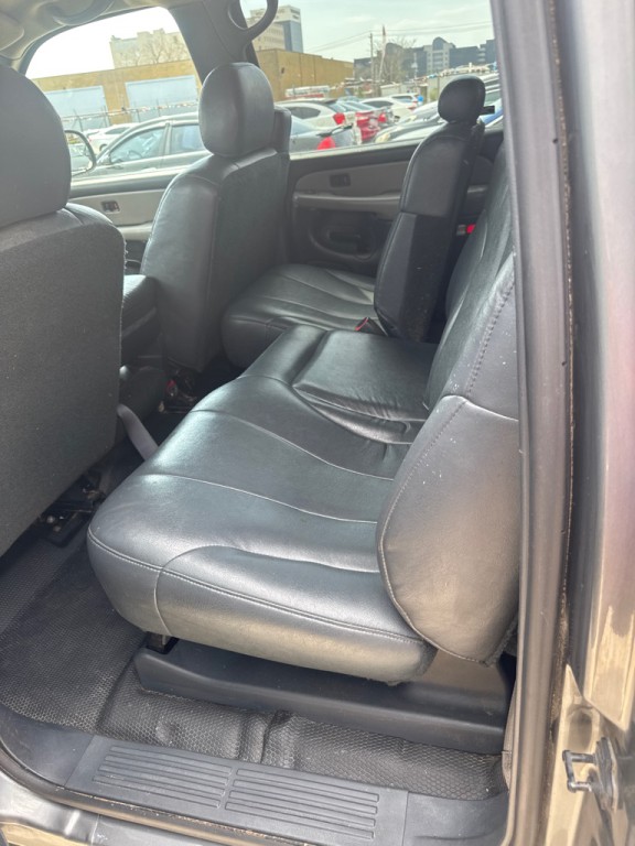 2001 Chevrolet Suburban Image 3