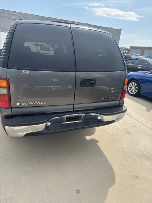 2001 Chevrolet Suburban Image 4