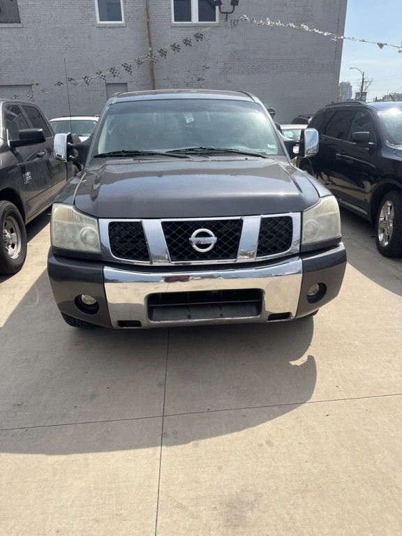 2004 Nissan Titan Image 1