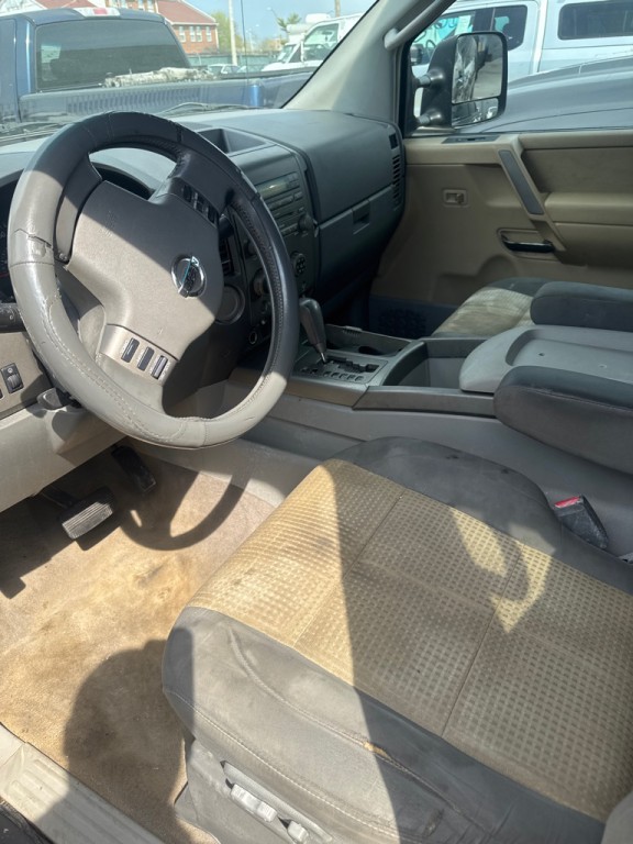 2004 Nissan Titan Image 2