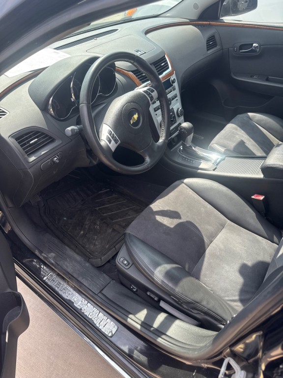2012 Chevrolet Malibu Image 2