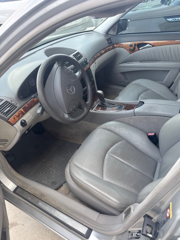 2004 Mercedes-Benz E-Class Image 2