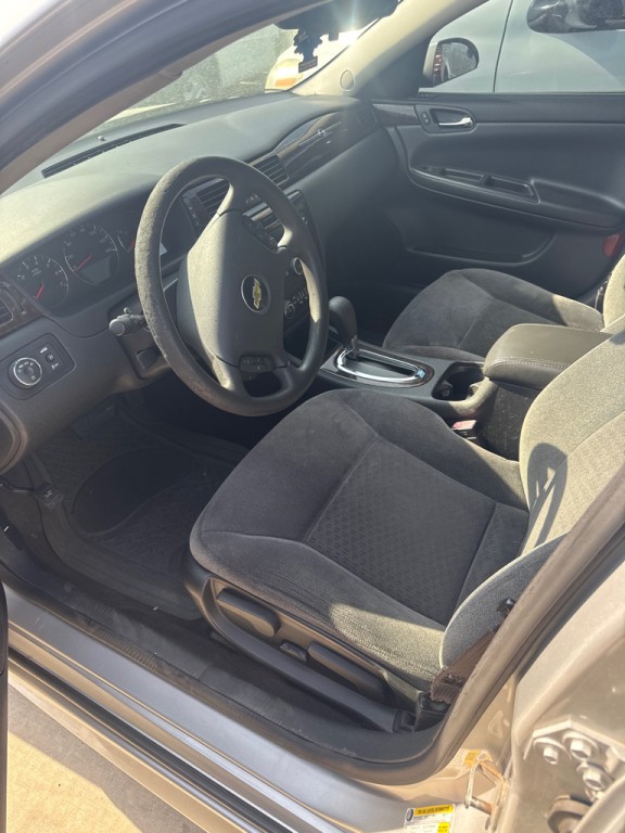 2015 Chevrolet Impala Image 2
