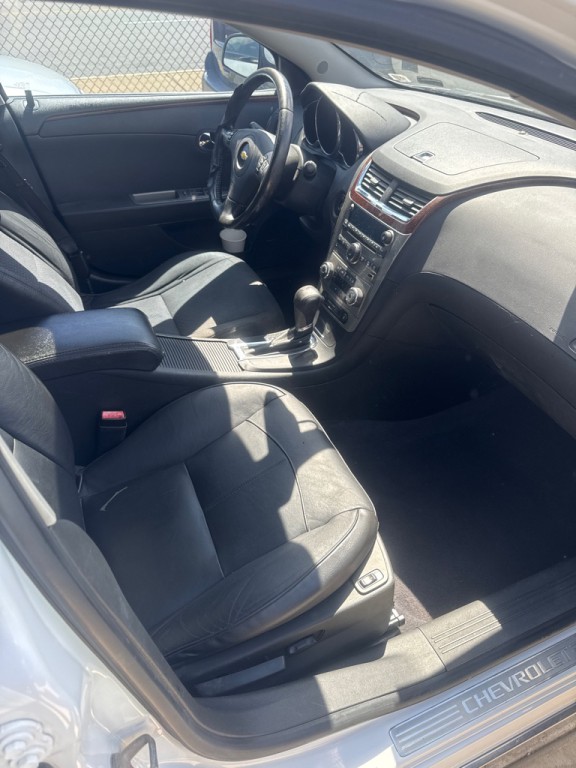 2012 Chevrolet Malibu Image 2