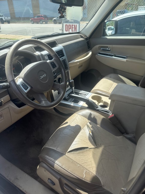 2008 Jeep Liberty Image 2
