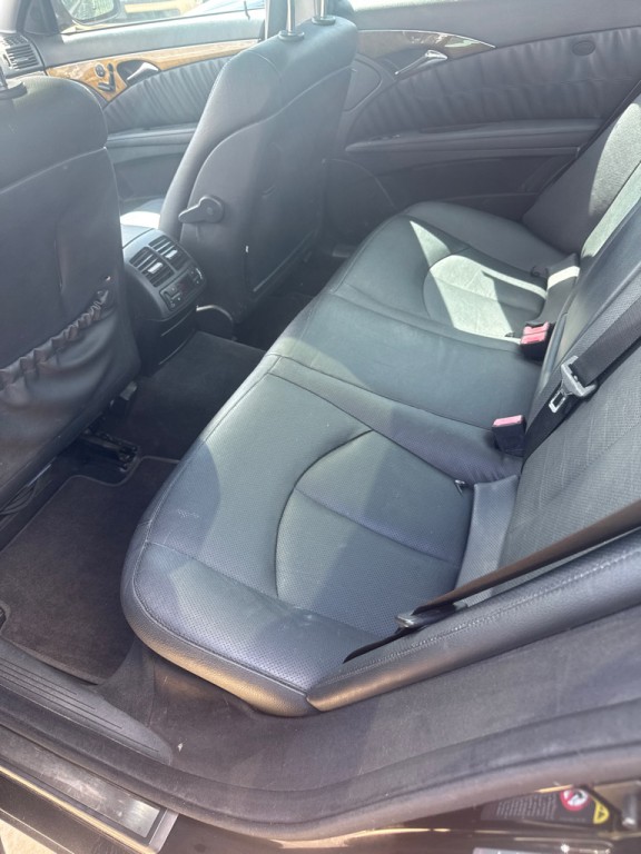 2009 Mercedes-Benz E-Class Image 3