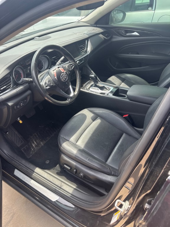 2018 Buick Regal Image 2