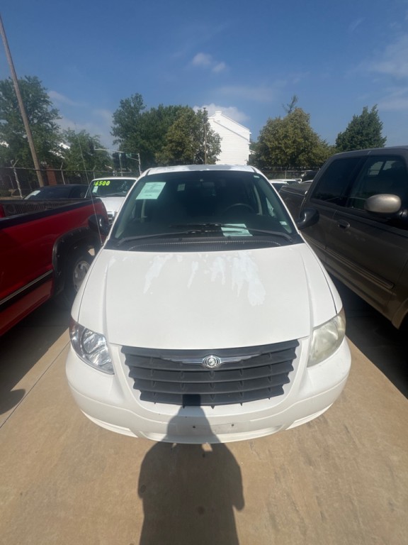 2006 Chrysler Town & Country Image 1