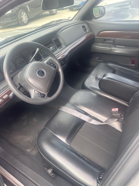 2003 Mercury Grand Marquis Image 2