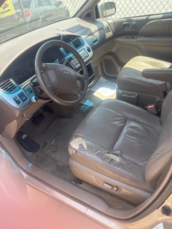 2001 Toyota Sienna Image 2