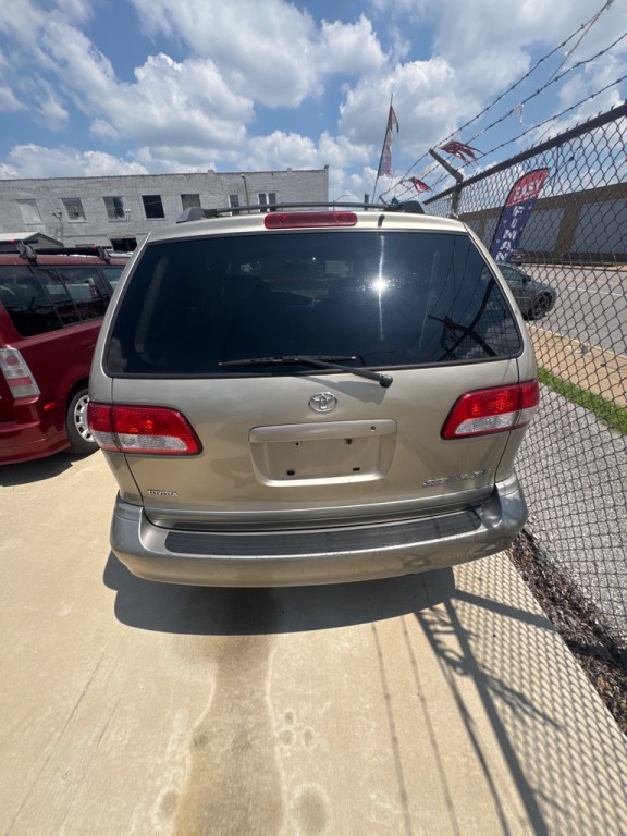 2001 Toyota Sienna Image 3