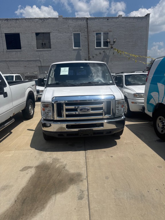 2011 Ford Econoline Image 1