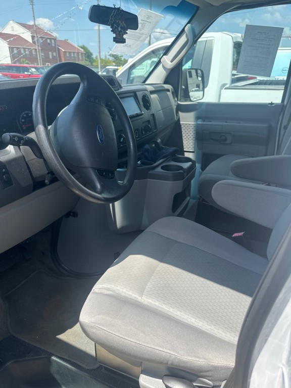 2011 Ford Econoline Image 2