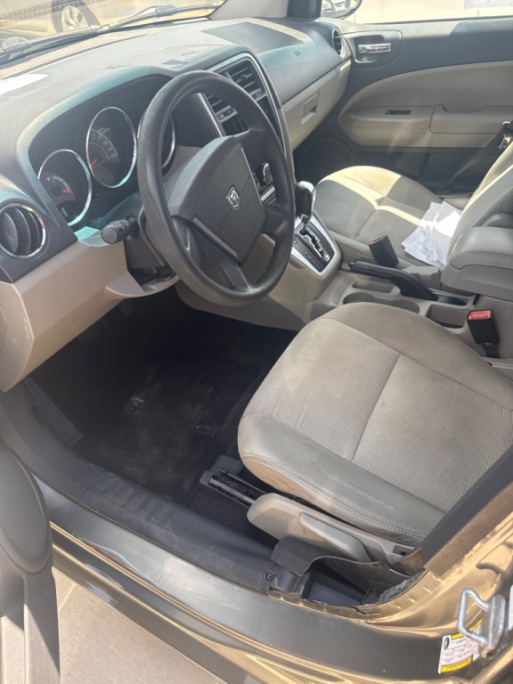 2011 Dodge Caliber Image 2