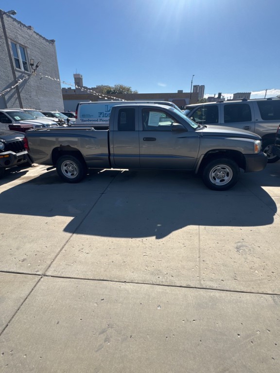 2006 Dodge Dakota Image 2