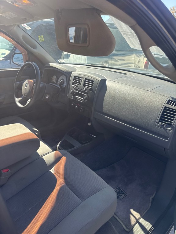 2006 Dodge Dakota Image 4