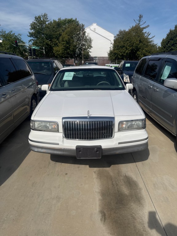 1995 Lincoln Town Car Image 1
