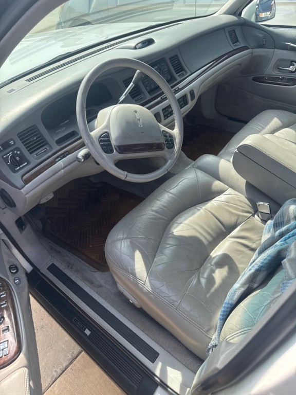 1995 Lincoln Town Car Image 4