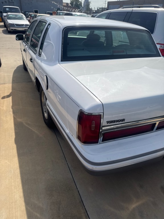 1995 Lincoln Town Car Image 5