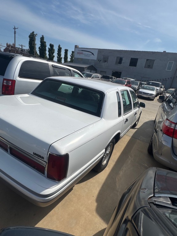 1995 Lincoln Town Car Image 6