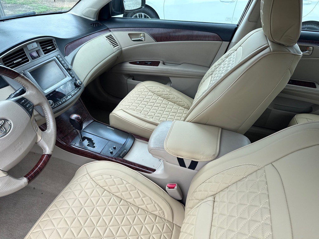 2011 Toyota Avalon Image 18