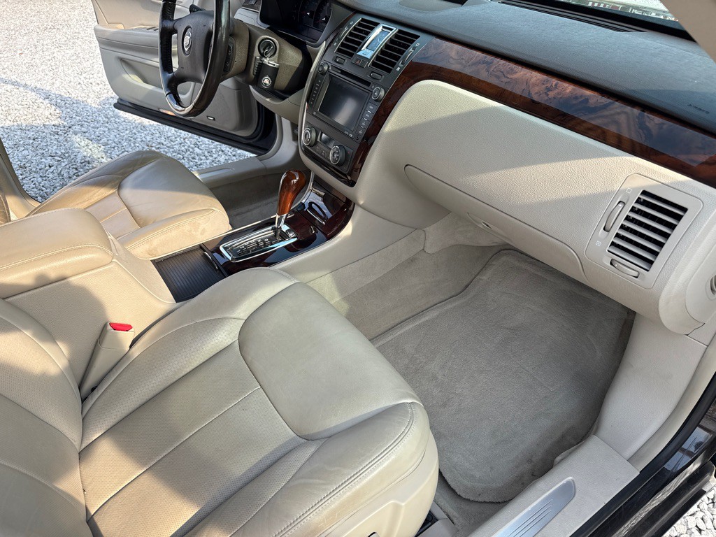 2008 Cadillac DTS Image 21