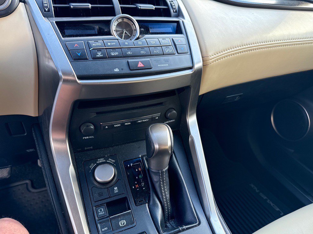 2015 Lexus NX Image 15