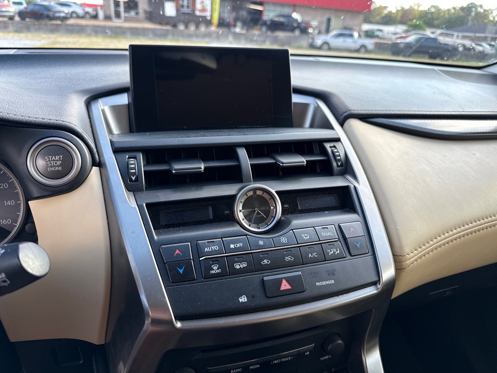 2015 Lexus NX Image 16