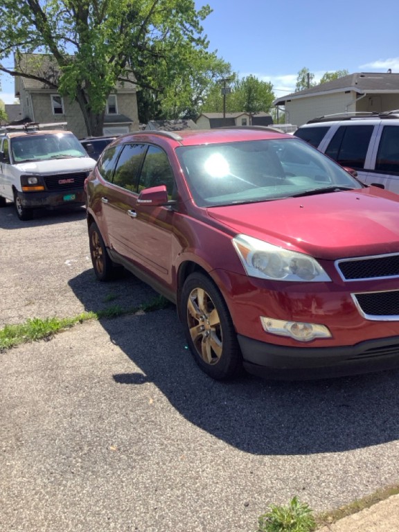 2011 Chevrolet Traverse Image 2