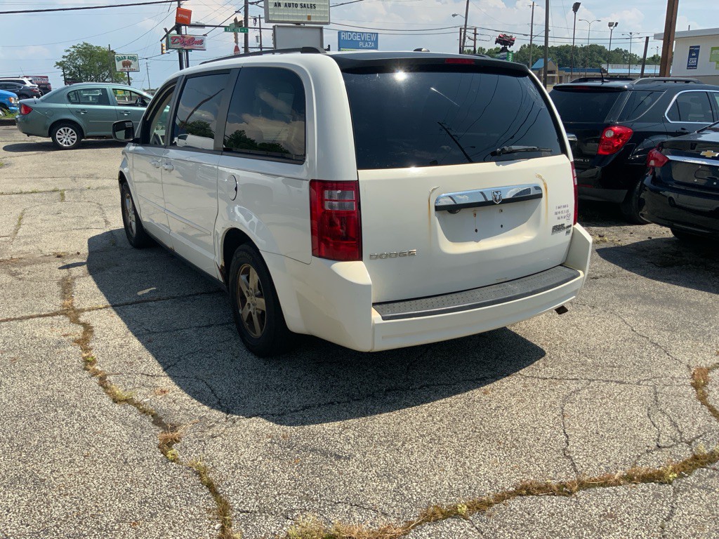 2010 Dodge Grand Caravan Image 2