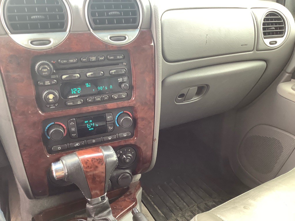 2005 GMC Envoy Image 9