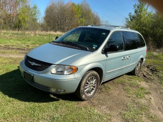Image for 2002 Chrysler Town & Country Limited ID: 7364368