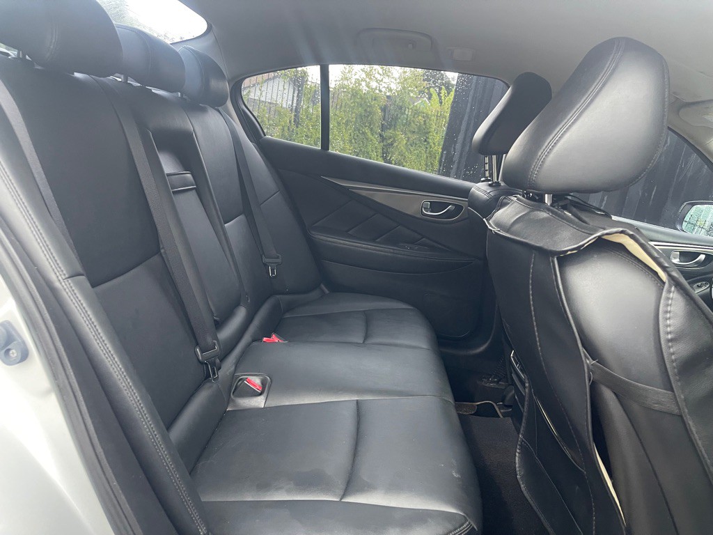 2016 INFINITI Q50 Image 9