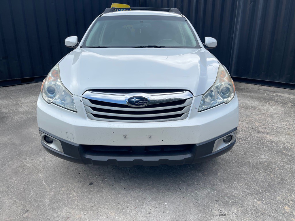 2010 Subaru Outback Image 2